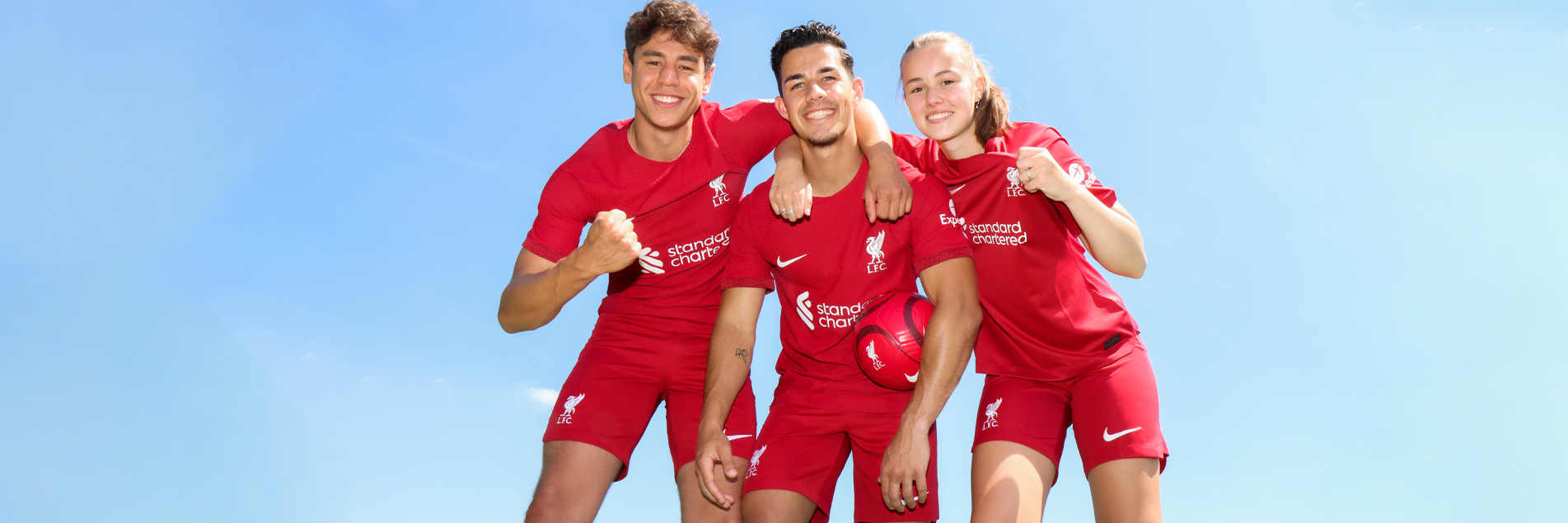 Klassiek rood: het nieuwe thuisshirt van Liverpool!